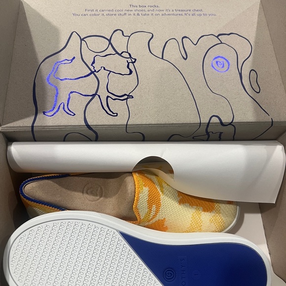 NEW Rothy’s kids size 1 puppy dog slip on tennis shoes sneakers yellow camo - Picture 4 of 4